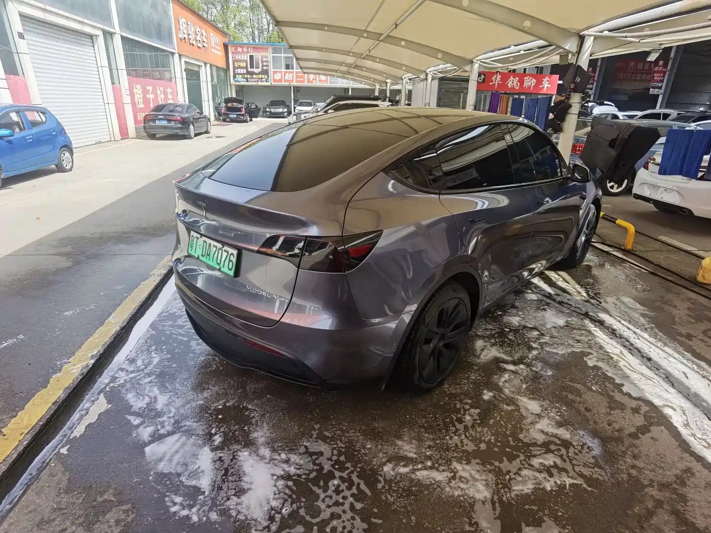 TESLA MODEL Y