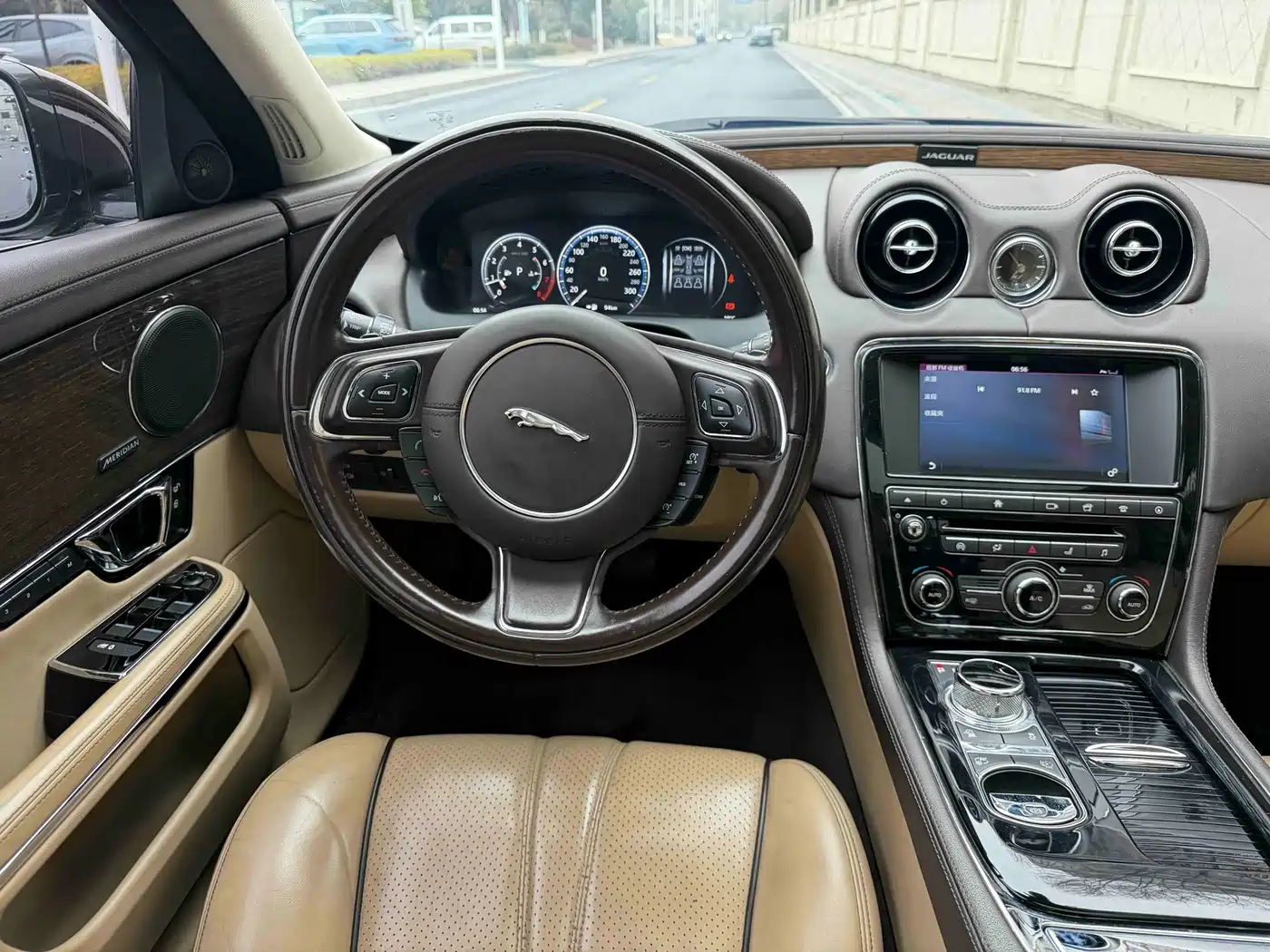 Jaguar XJ 2016 XJL 3.0 SC 4WD Panorama Business Edition фото 10