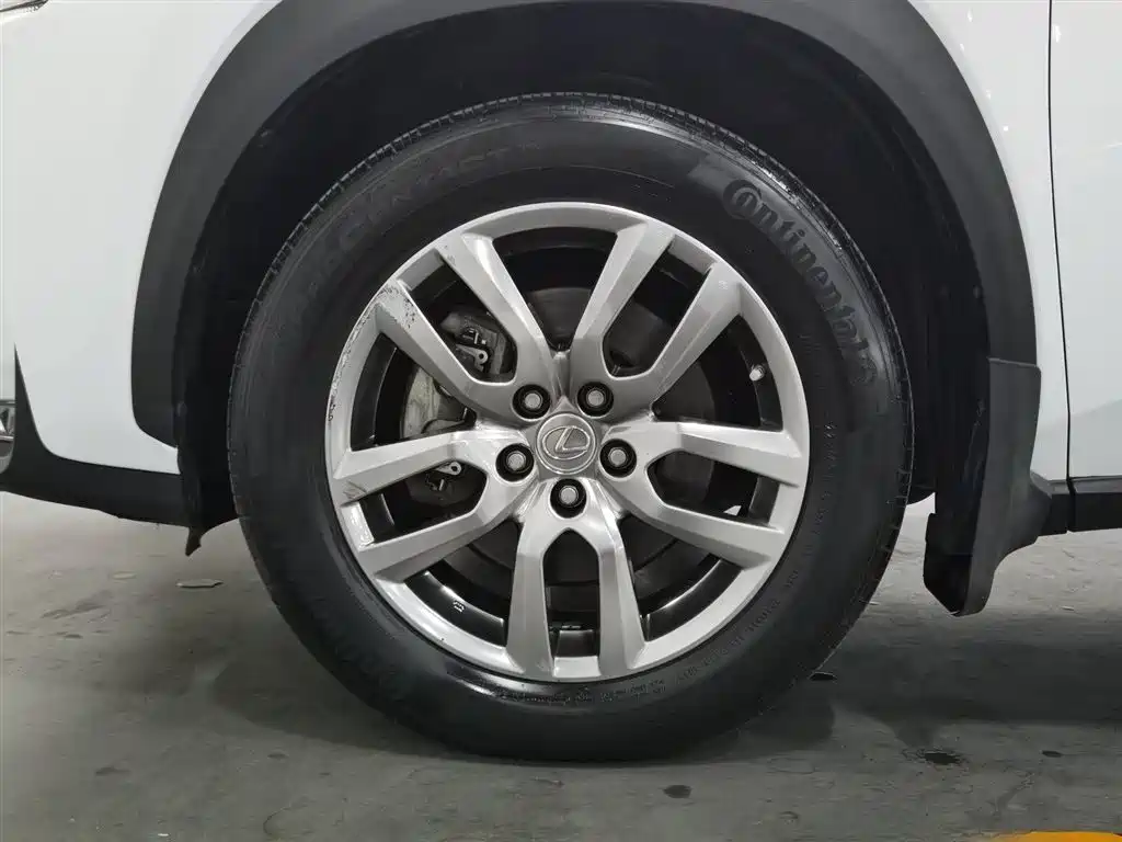 Lexus NX 2015 300h AWD F SPORT фото 17