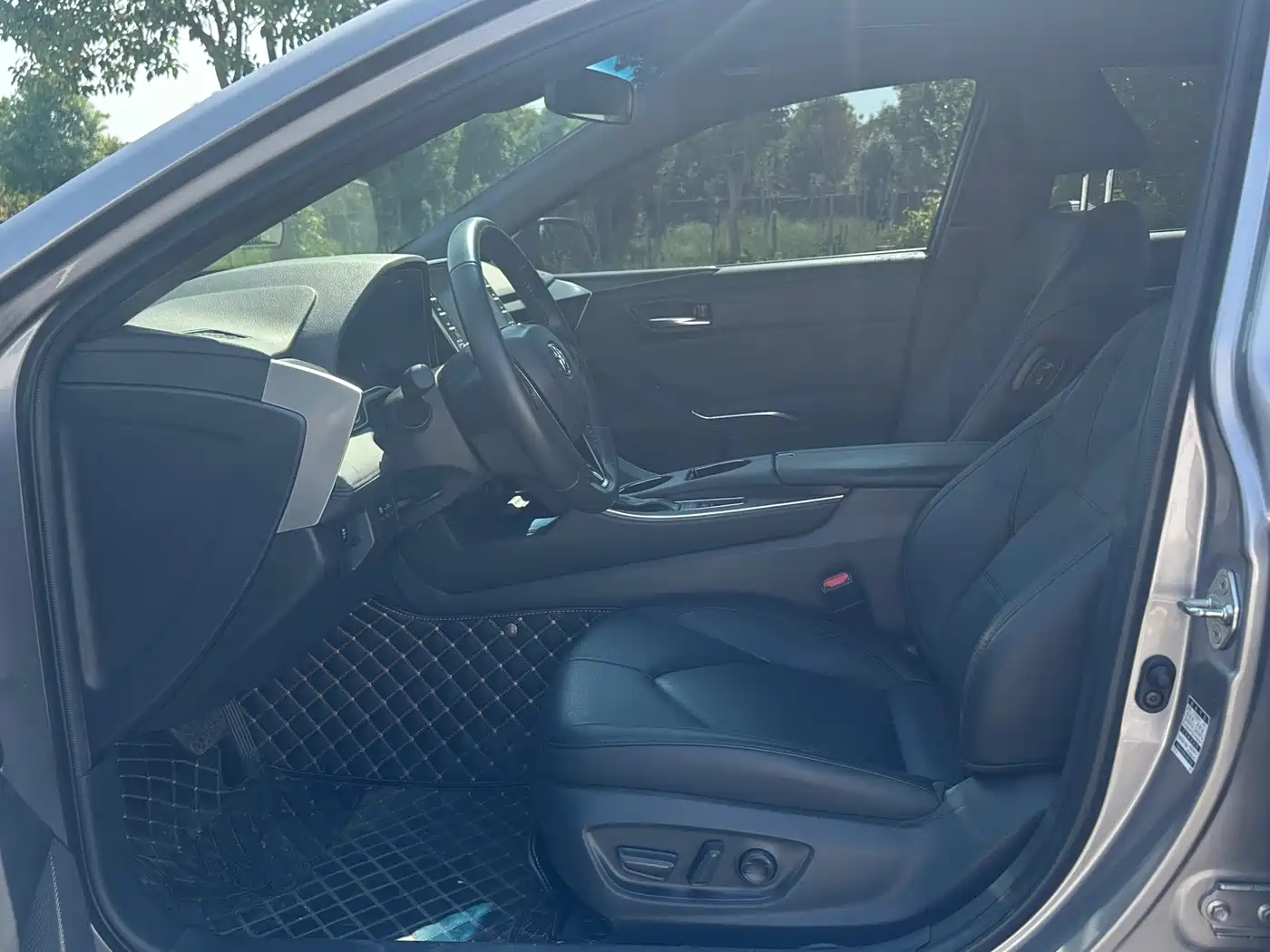 Toyota Avalon 2019 Hybrid 2.5L Luxury Edition China V фото 7