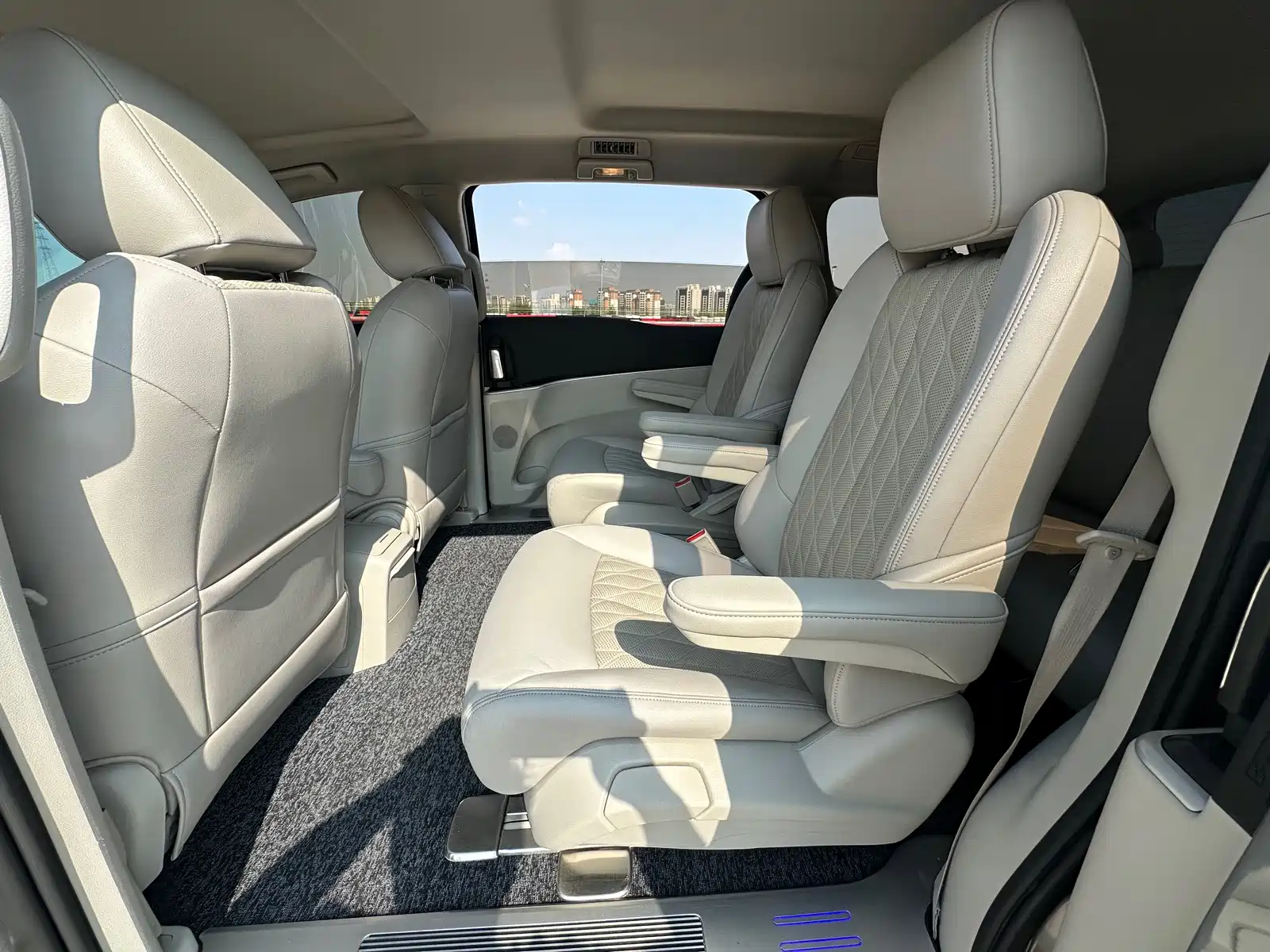 Photo 12 - Buick GL8