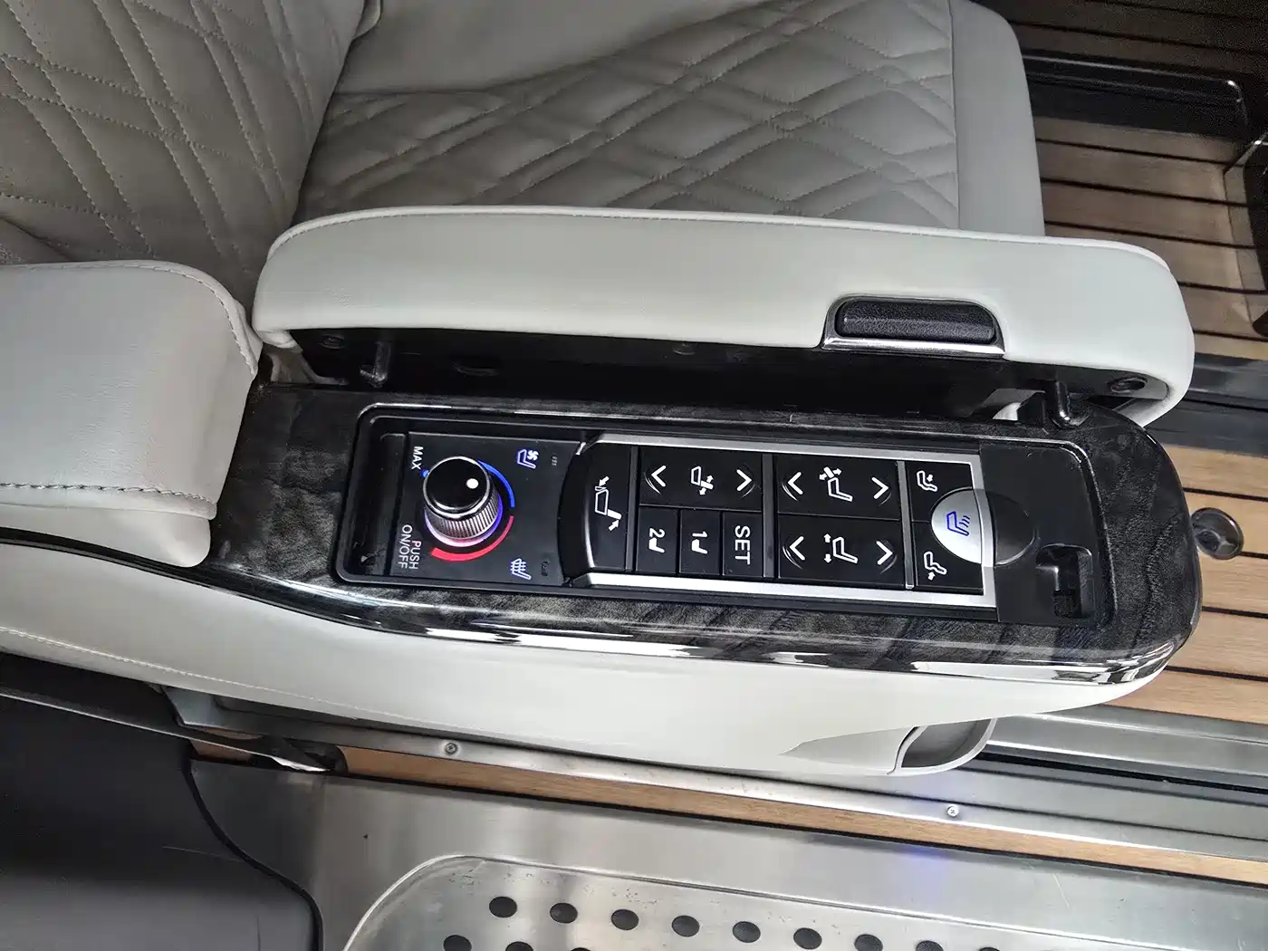Toyota Sienna 2015 3.5L 4WD L фото 17