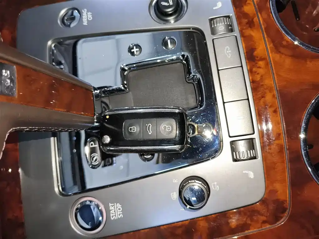 Volkswagen Phaeton 2012 3.0L Executive фото 18