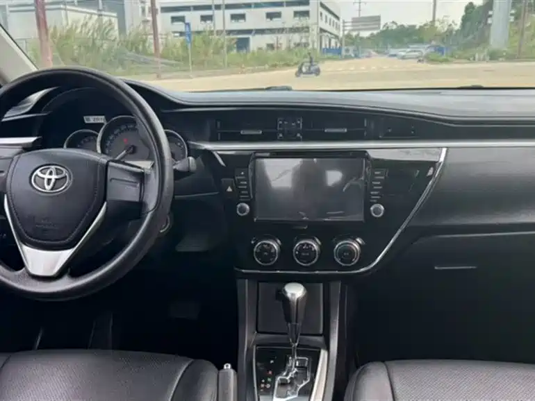 Toyota Corolla 2014 1.6L CVT GL-i Leather Edition фото 14