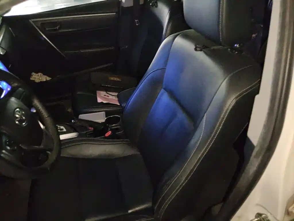 Toyota Corolla 2014 1.6L CVT GL-i Leather Edition фото 8