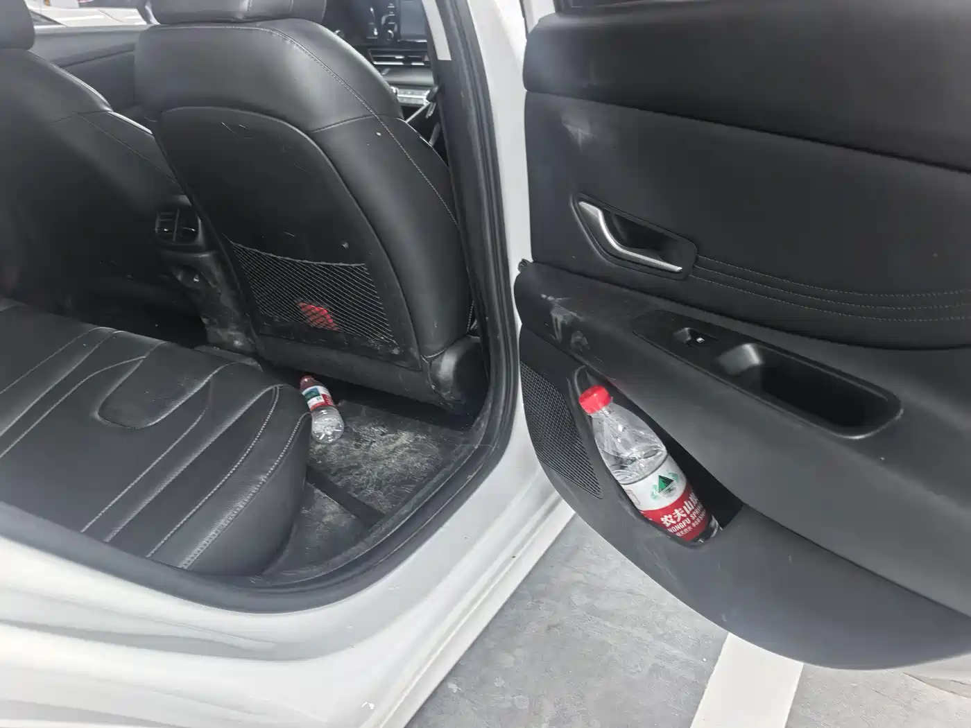 Hyundai Elantra 2022 1.5L CVT LUX Premium Edition фото 11