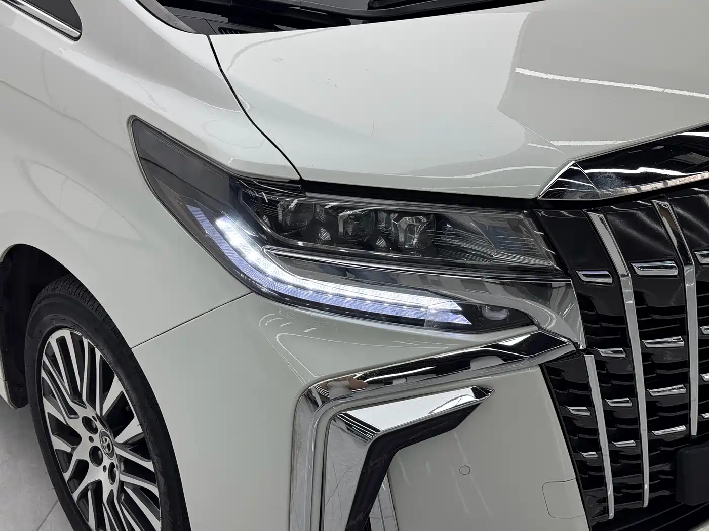 Toyota Alphard 2015 3.5L Luxury Edition фото 4