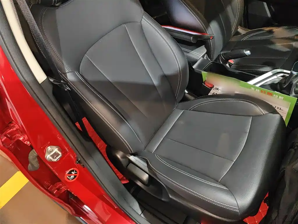 Фото 25 - Geely Vision X3