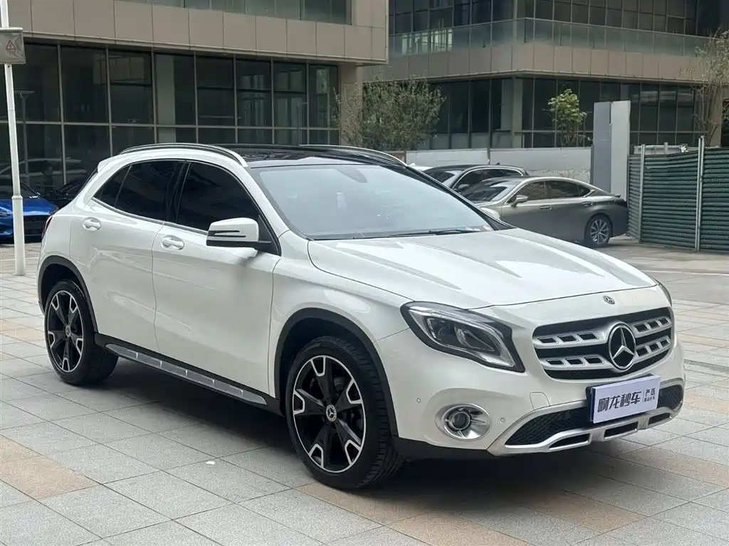 Mercedes-Benz GLA 2017 GLA 220 4MATIC Fashion фото 12