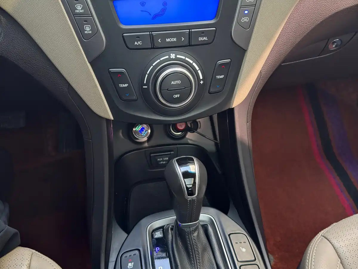 Hyundai Santa Fe 2013 Facelift 2.0T Automatic 4WD Premium фото 16