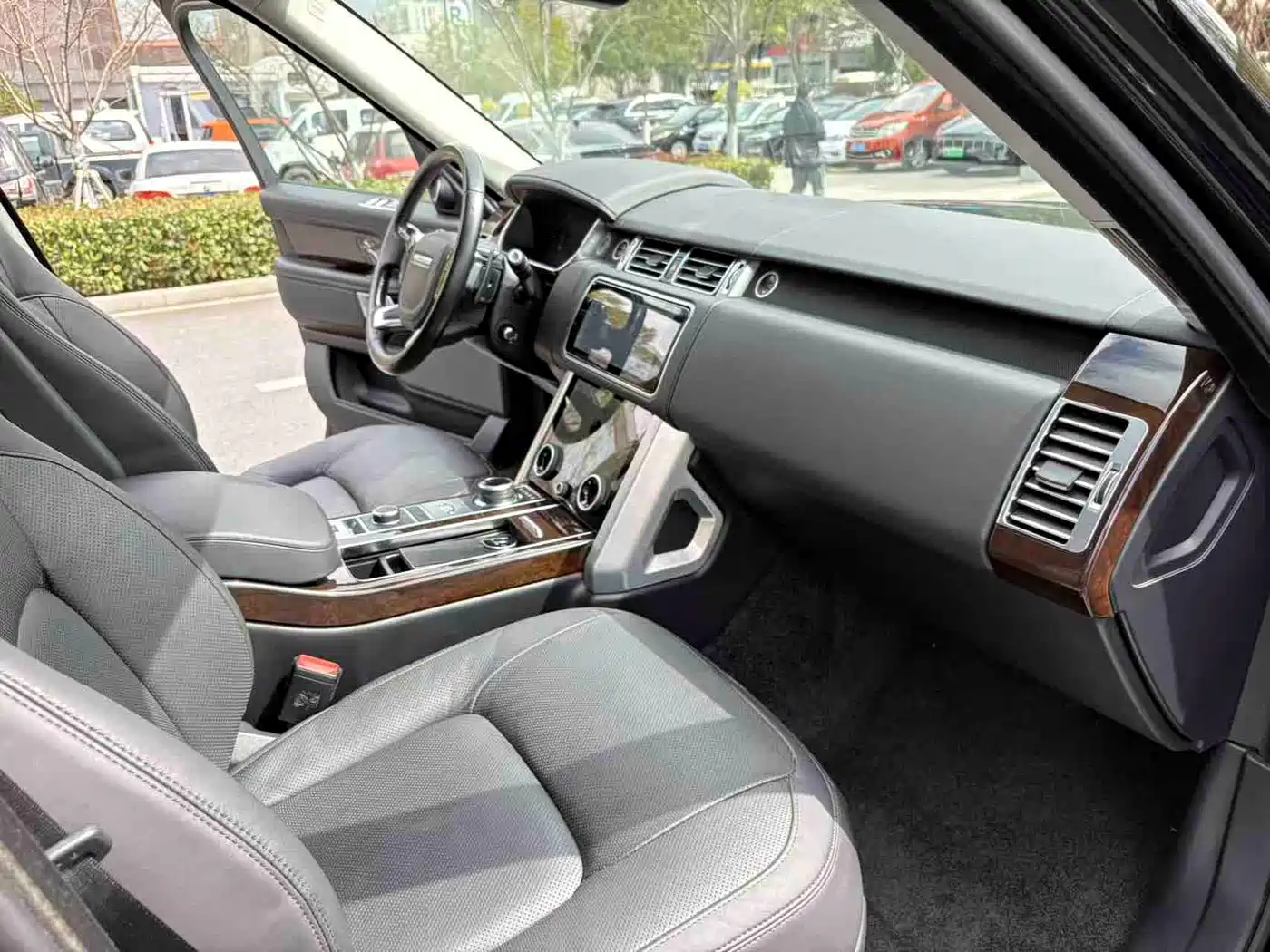 Land Rover Range Rover 2021 3.0 L6 Heritage Edition фото 14