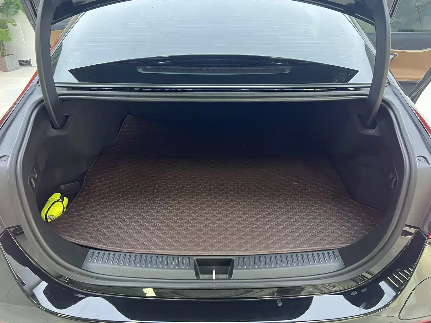 Mercedes-Benz E-Class New Energy 2024 E 350 e L Plug-in Hybrid Sedan фото 13