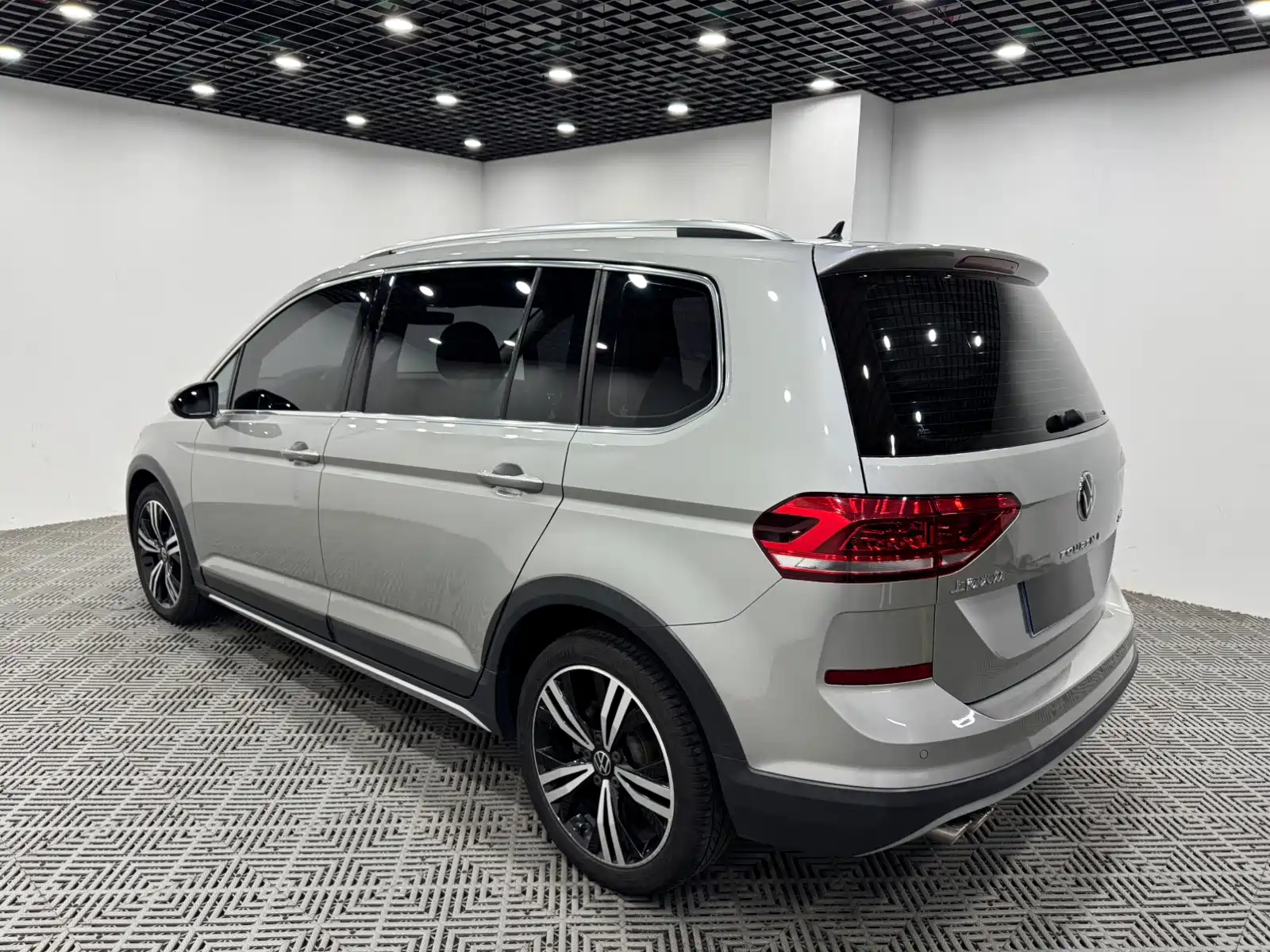 Фото 9 - Volkswagen Touran