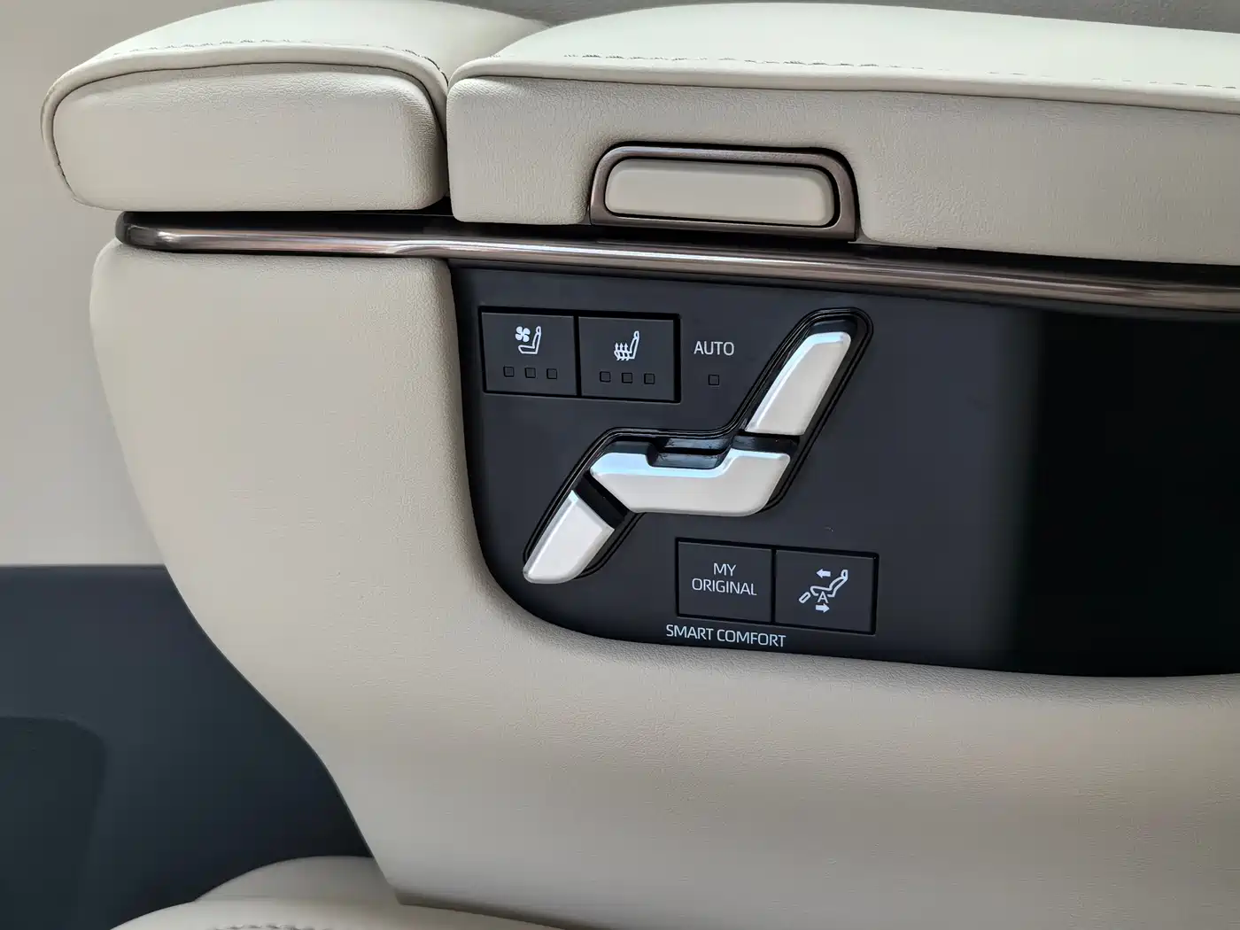 Toyota Alphard 2024 Hybrid 2.5L Ultimate Enjoyment Edition фото 8