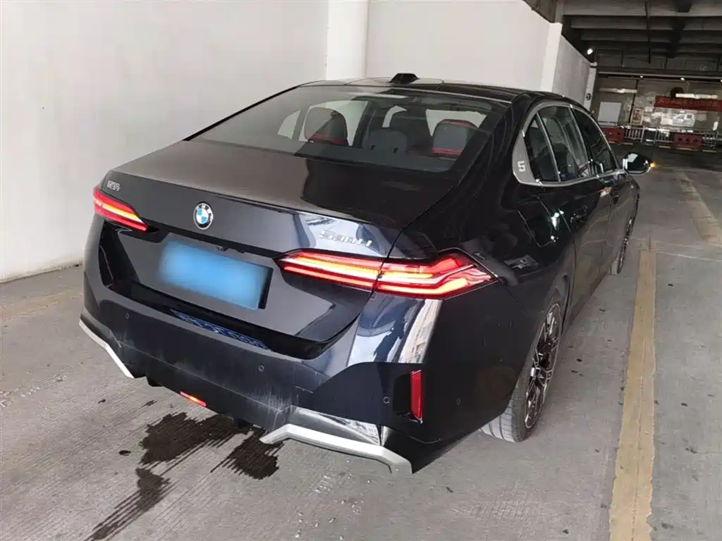 BMW 5 Series 2025 530Li Premium M Sport Package фото 7