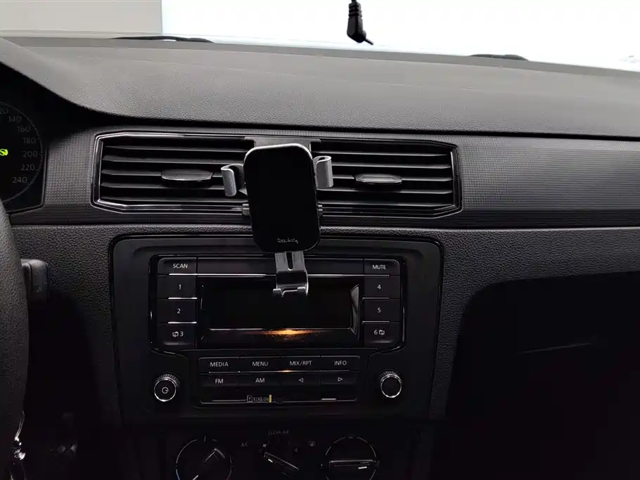 VOLKSWAGEN SANTANA