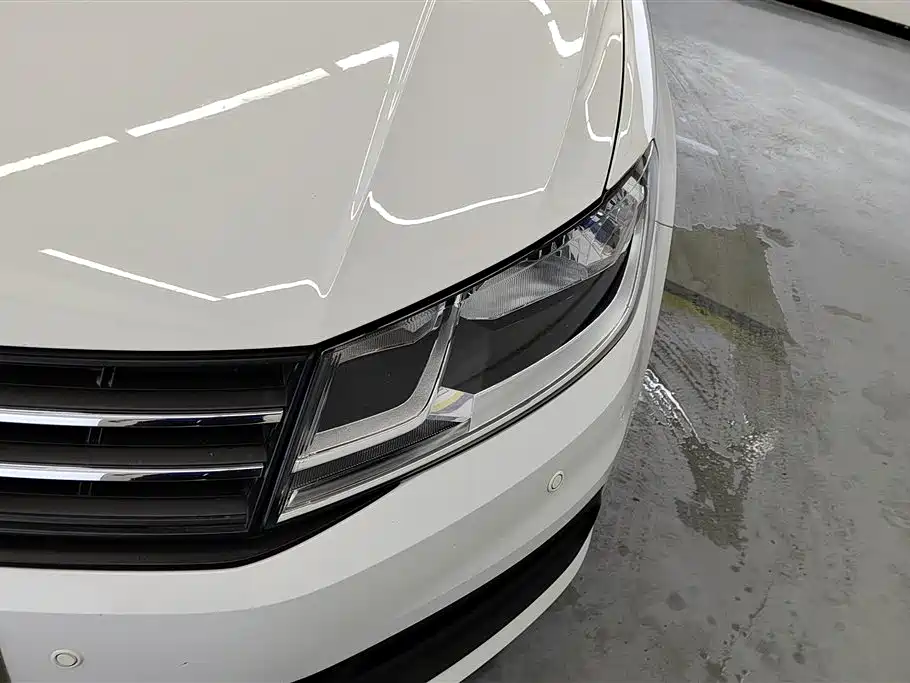 VOLKSWAGEN SANTANA
