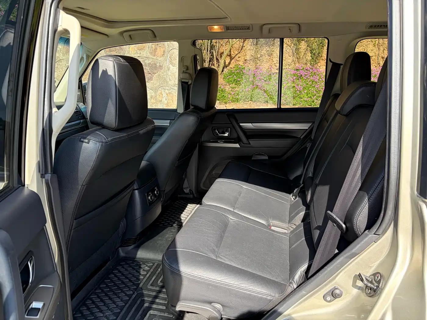 Mitsubishi Pajero (Import) 2016 3.0L Automatic Luxury (China V) фото 22