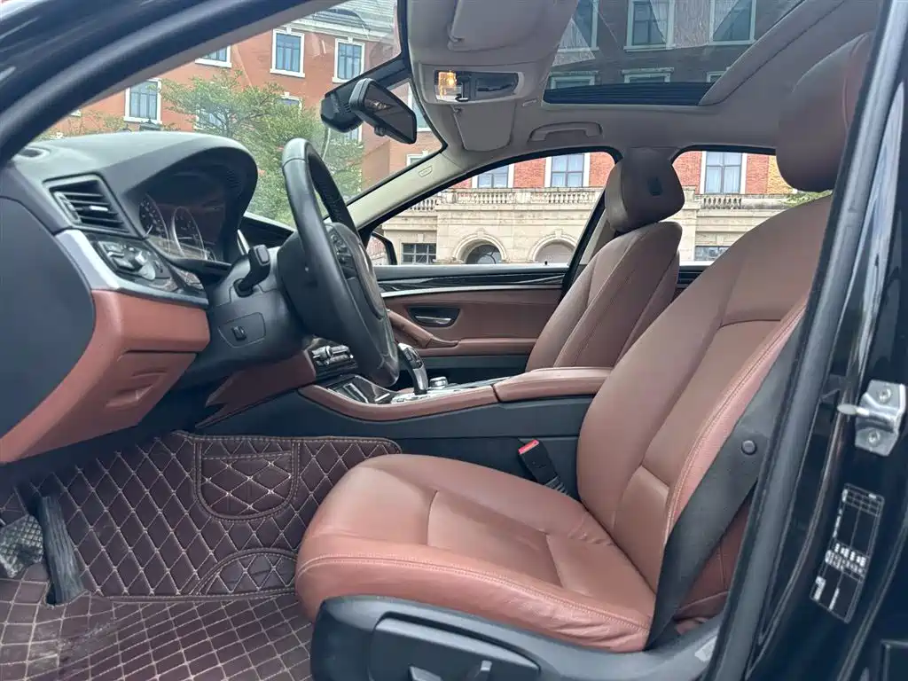 BMW 5 Series (Import) 2015 520i Elegance фото 5