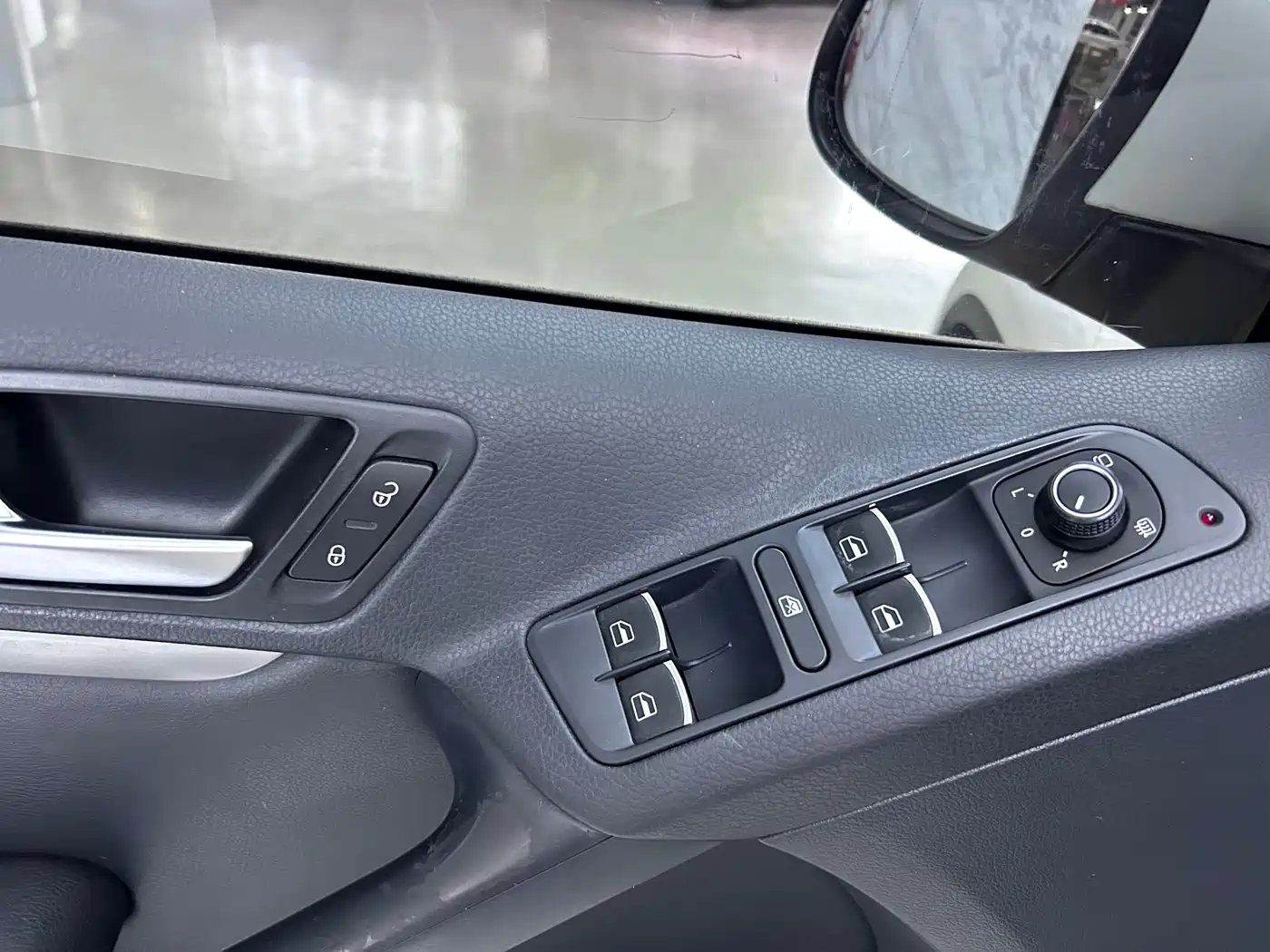 Volkswagen Tiguan 2013 2.0TSI Automatic AWD Flagship Edition фото 12