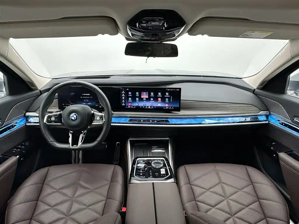 BMW I7