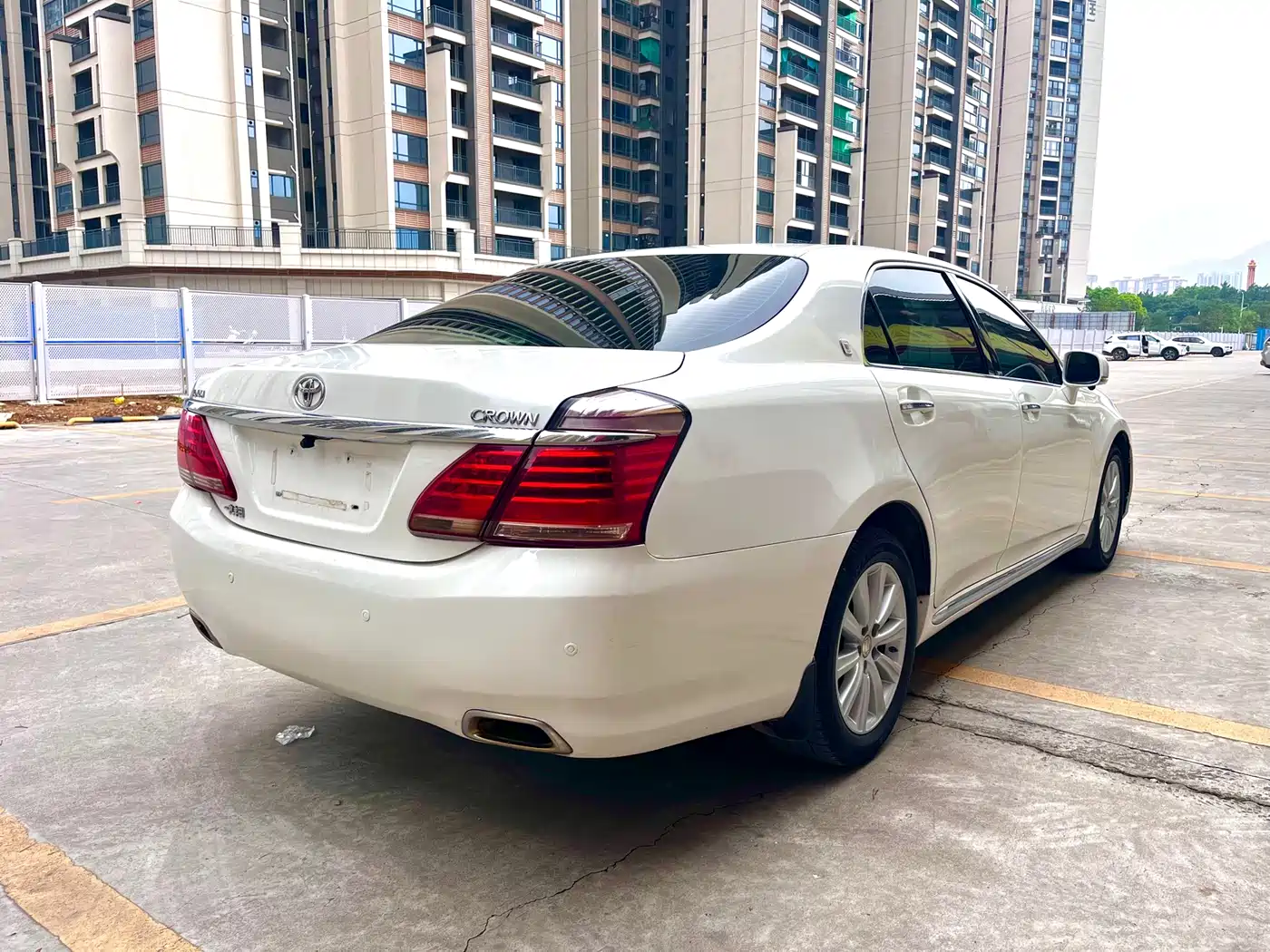 Toyota Crown 2012 2.5L Royal Navigation Edition фото 9