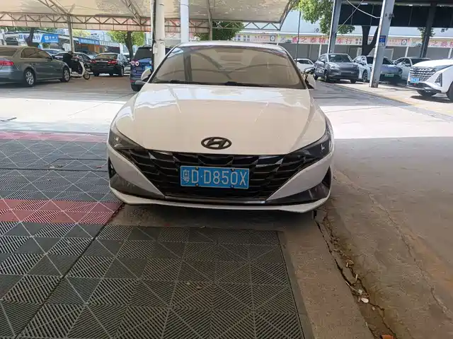 HYUNDAI ELANTRA