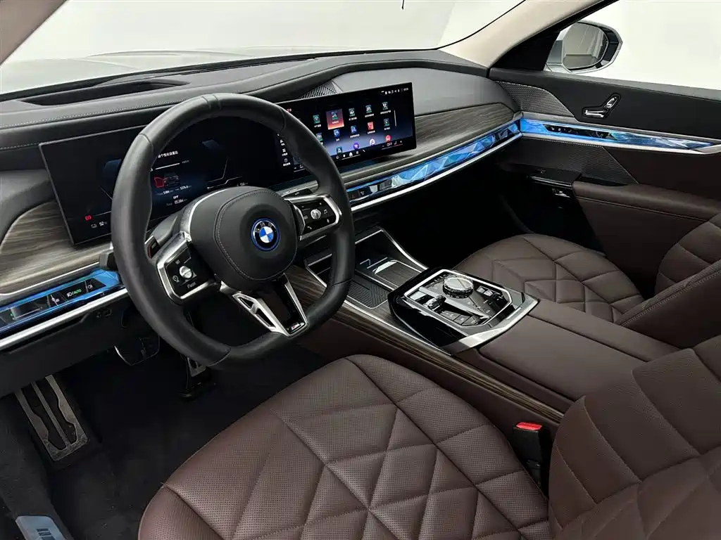 BMW I7