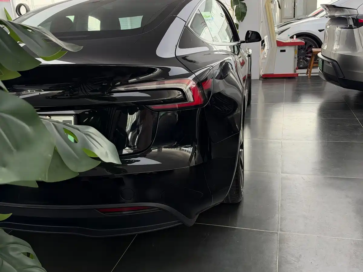 Tesla Model 3 2026 2025 Model Year Facelift Rear-Wheel Drive