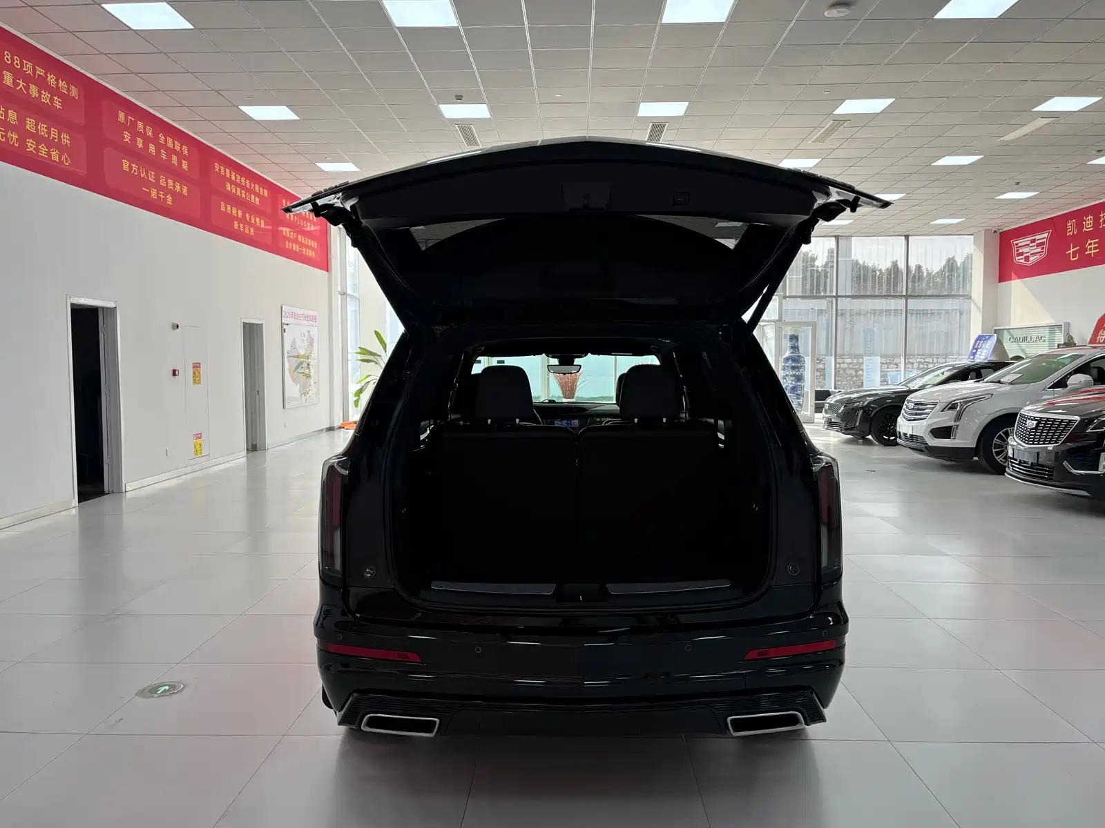Фото 17 - Cadillac XT6