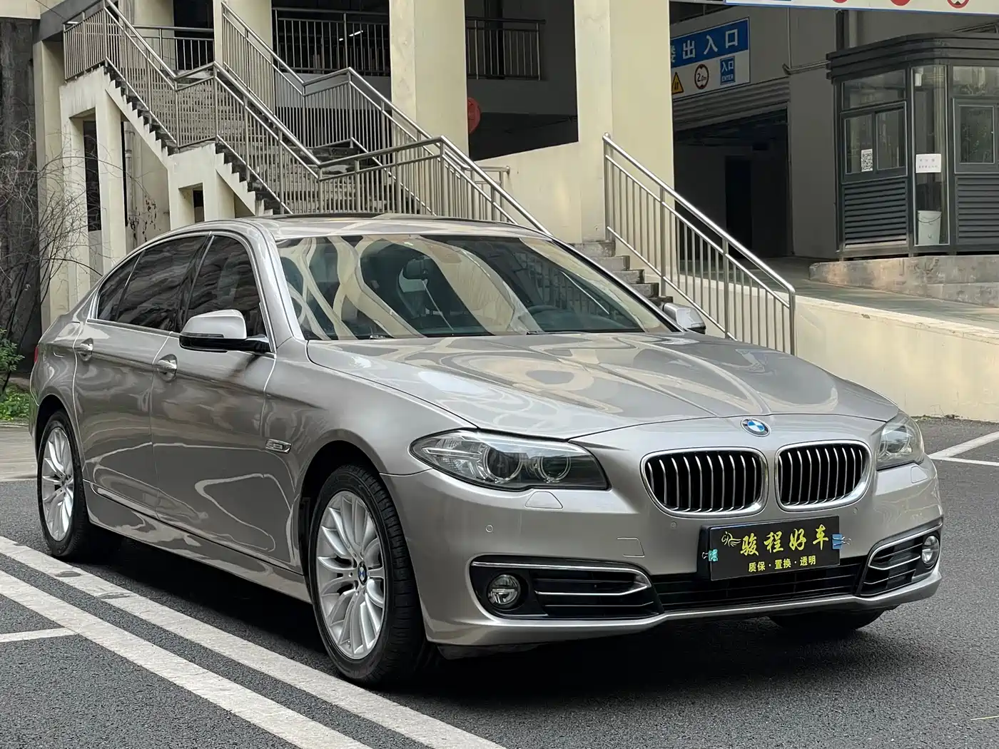 BMW 5 Series 2014 525Li Luxury Design Package фото 3