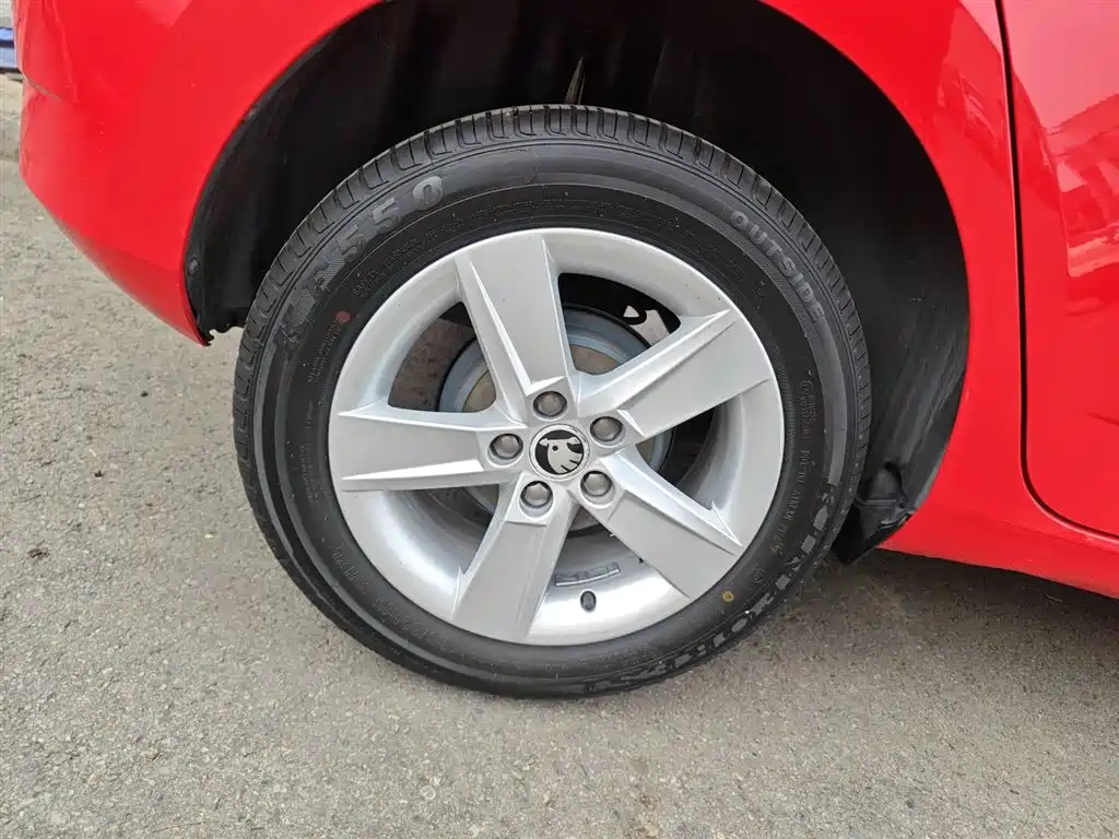 Škoda Fabia 2017 1.4L Auto Car Enjoy Edition фото 26