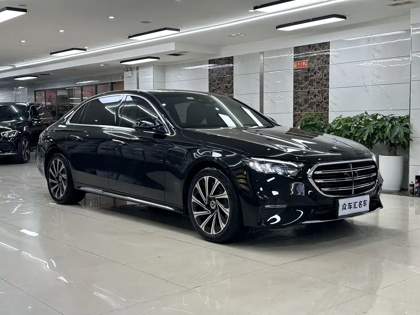Mercedes-Benz E-Class 2024 Model E 300 L Luxury фото 3