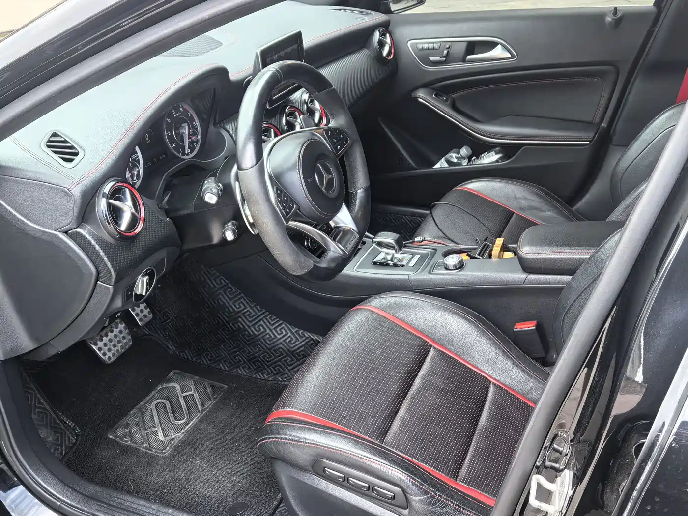 Mercedes-Benz A-Class AMG (Import) 2014 AMG A 45 4MATIC фото 10