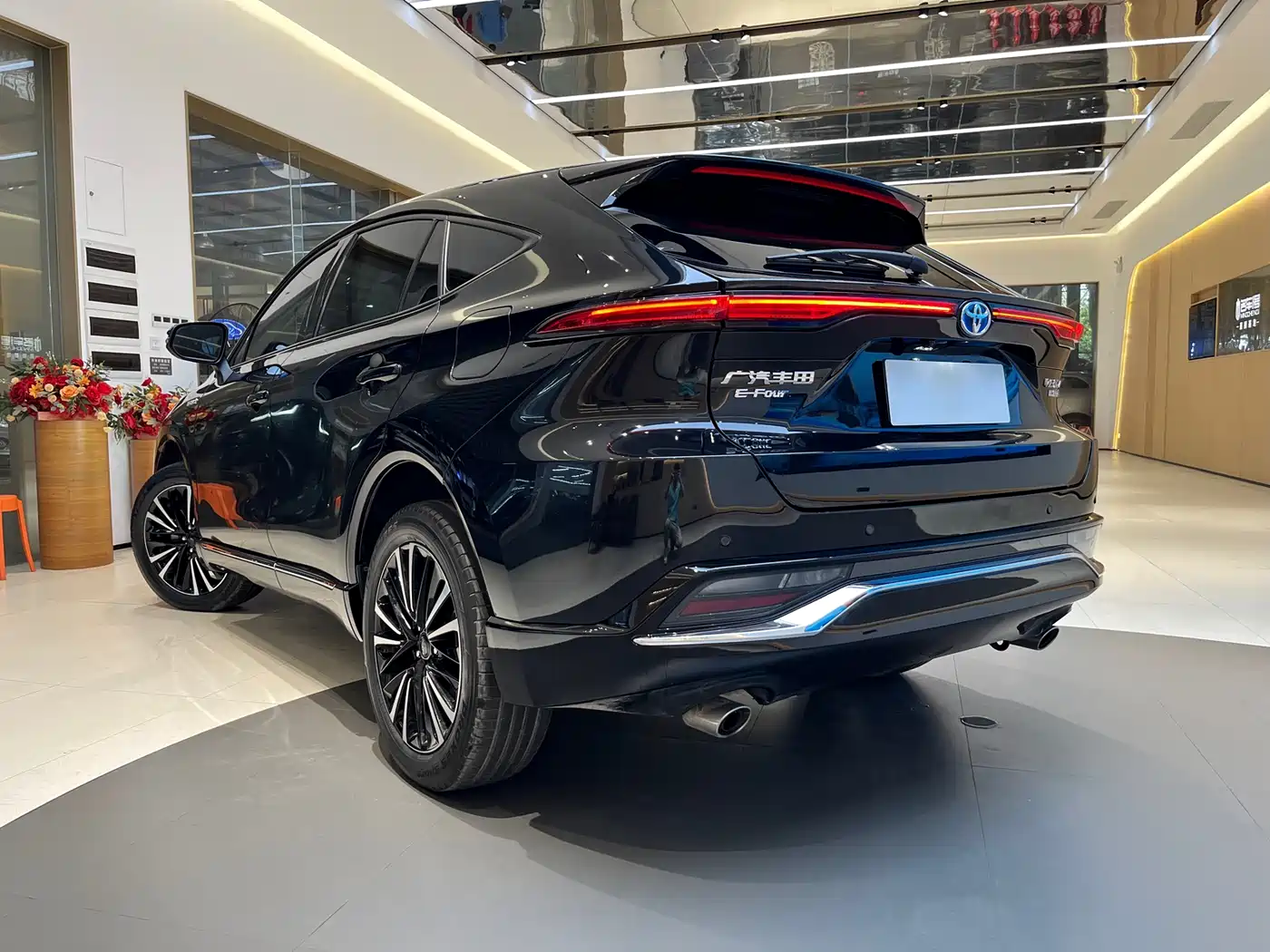 Toyota Venza 2022 Dual Engine 2.5L CVT 4WD Supreme фото 4