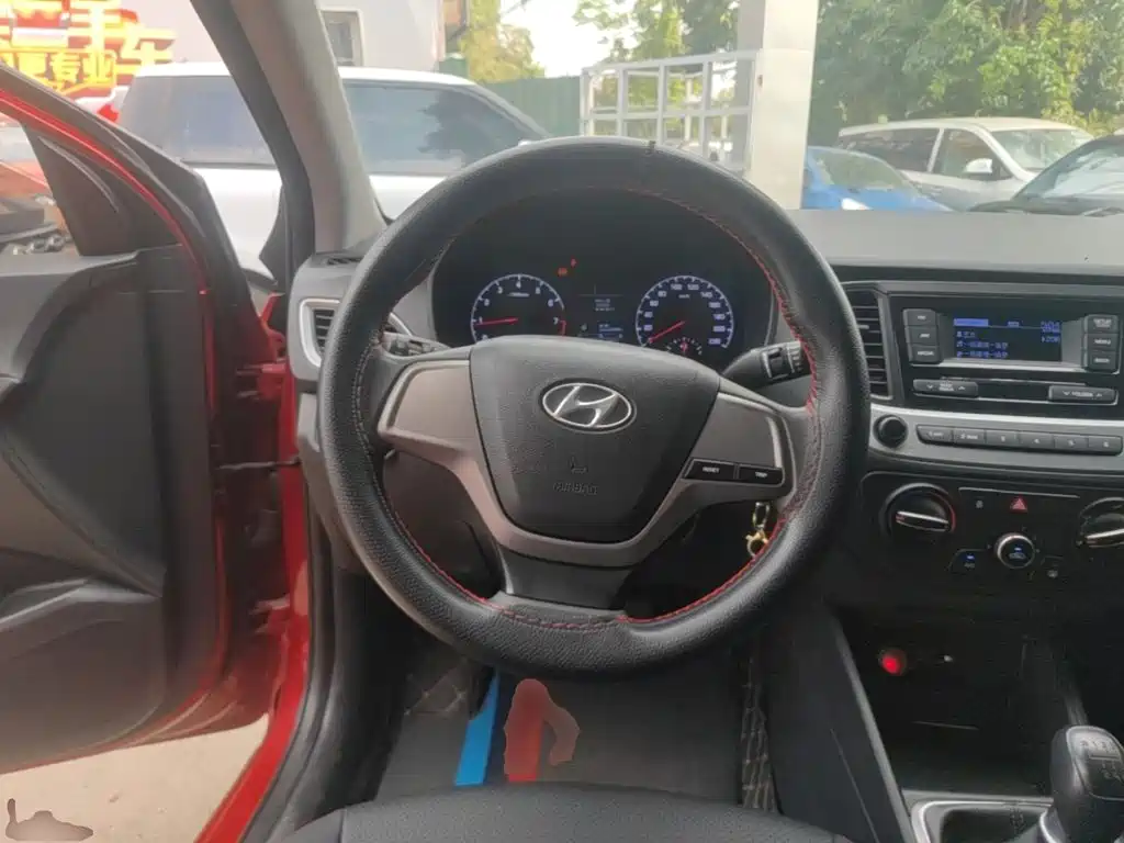 Фото 11 - Hyundai Verna