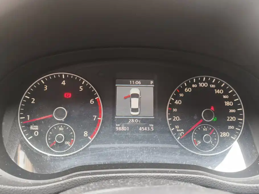 Фото 14 - Volkswagen Passat