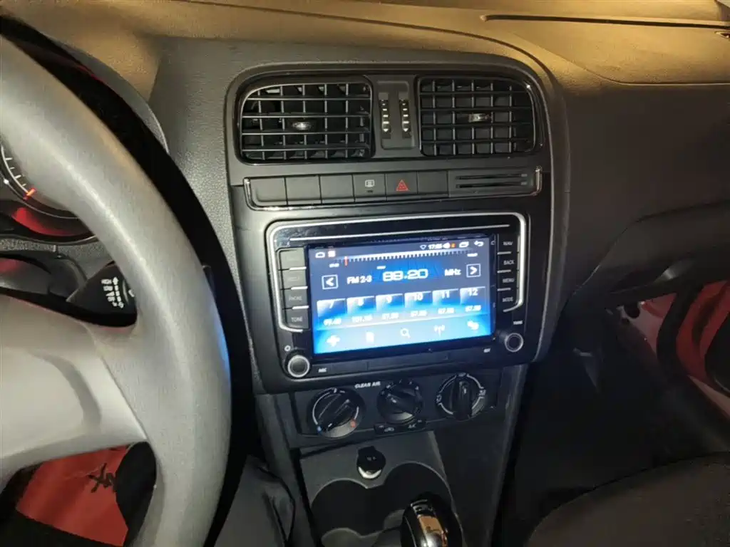Volkswagen Polo 2016 1.4L Automatic Trend фото 13