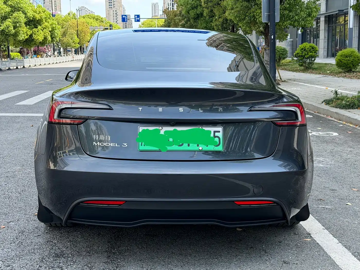 TESLA MODEL 3