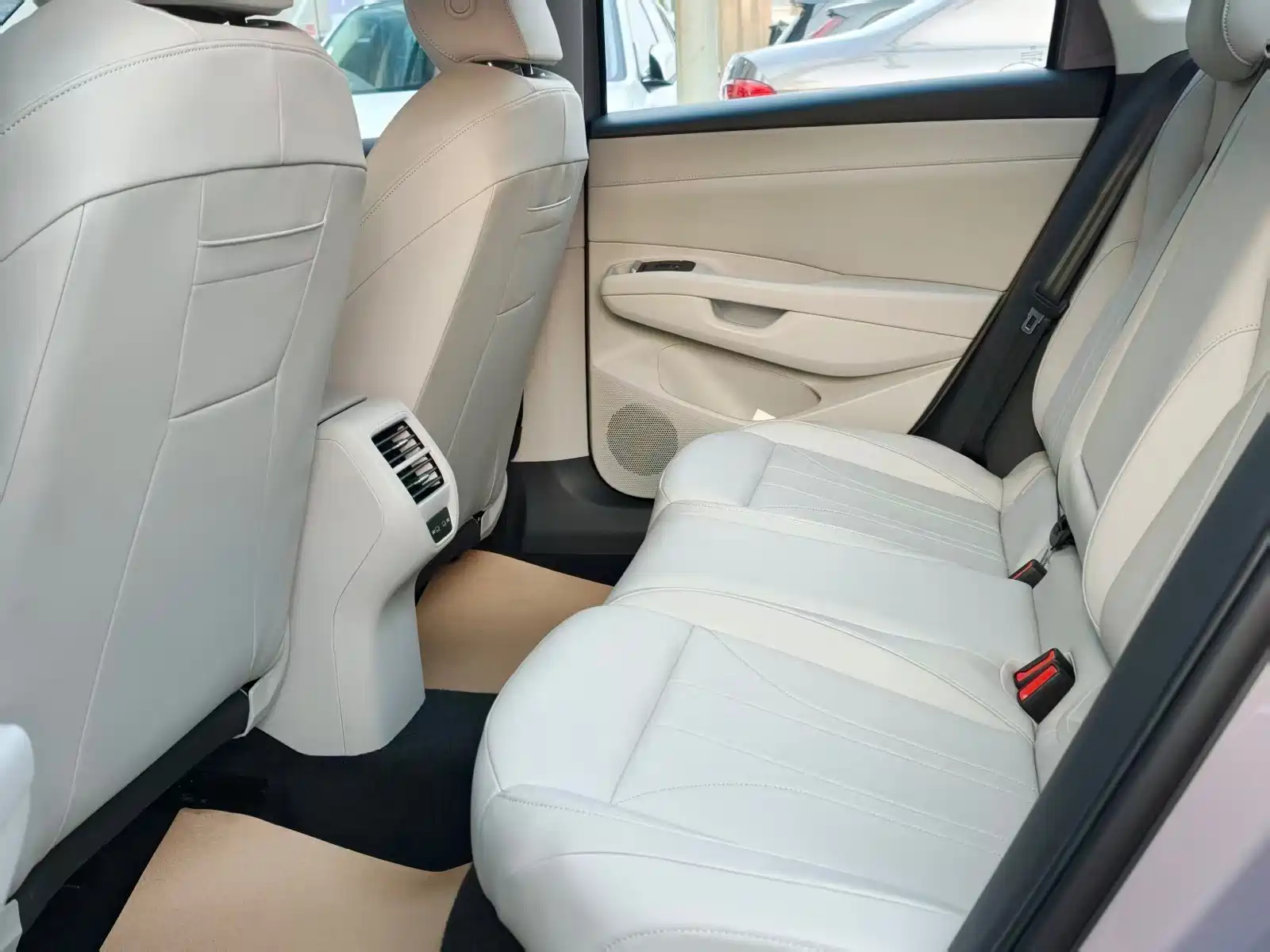 صورة 6 - Volkswagen Lavida
