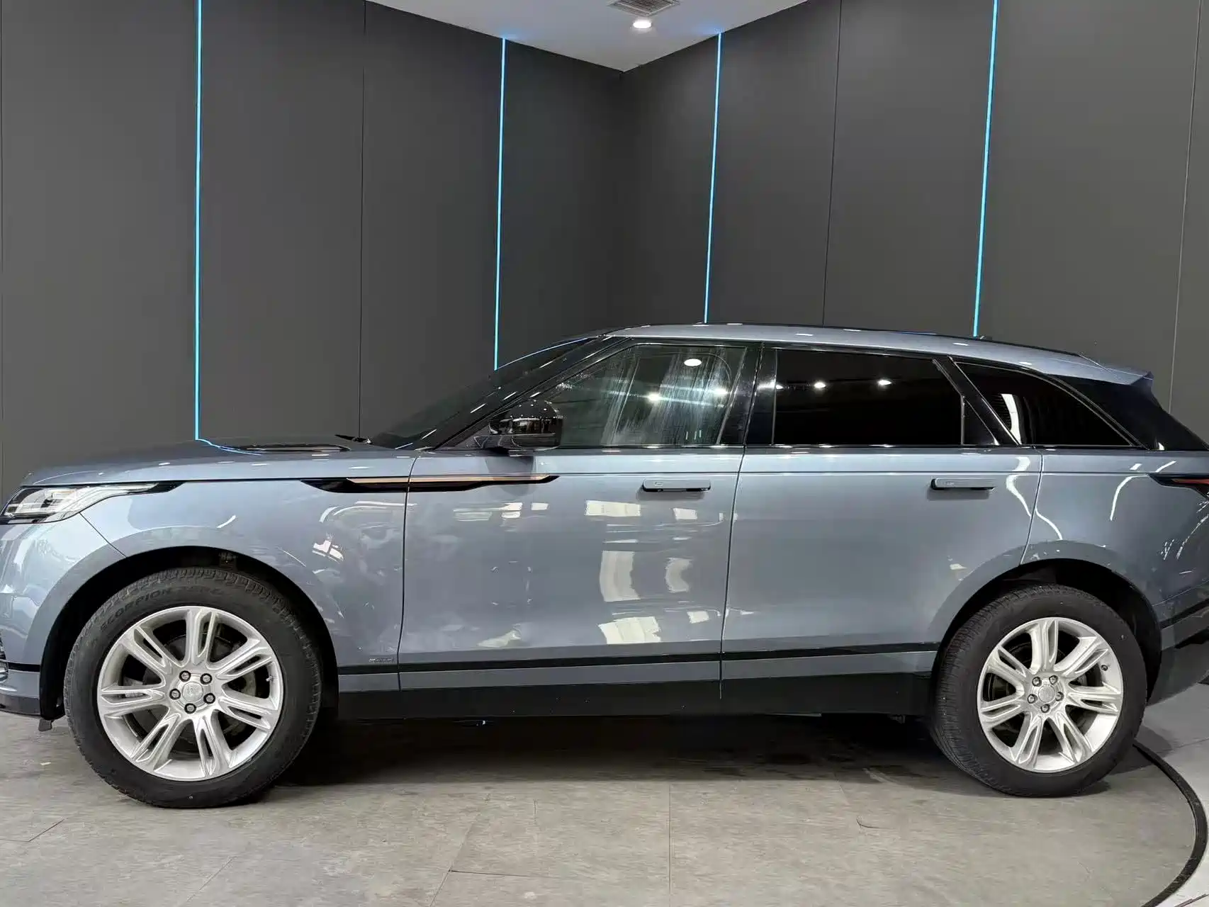 Фото 4 - Land Rover Range Rover Velar