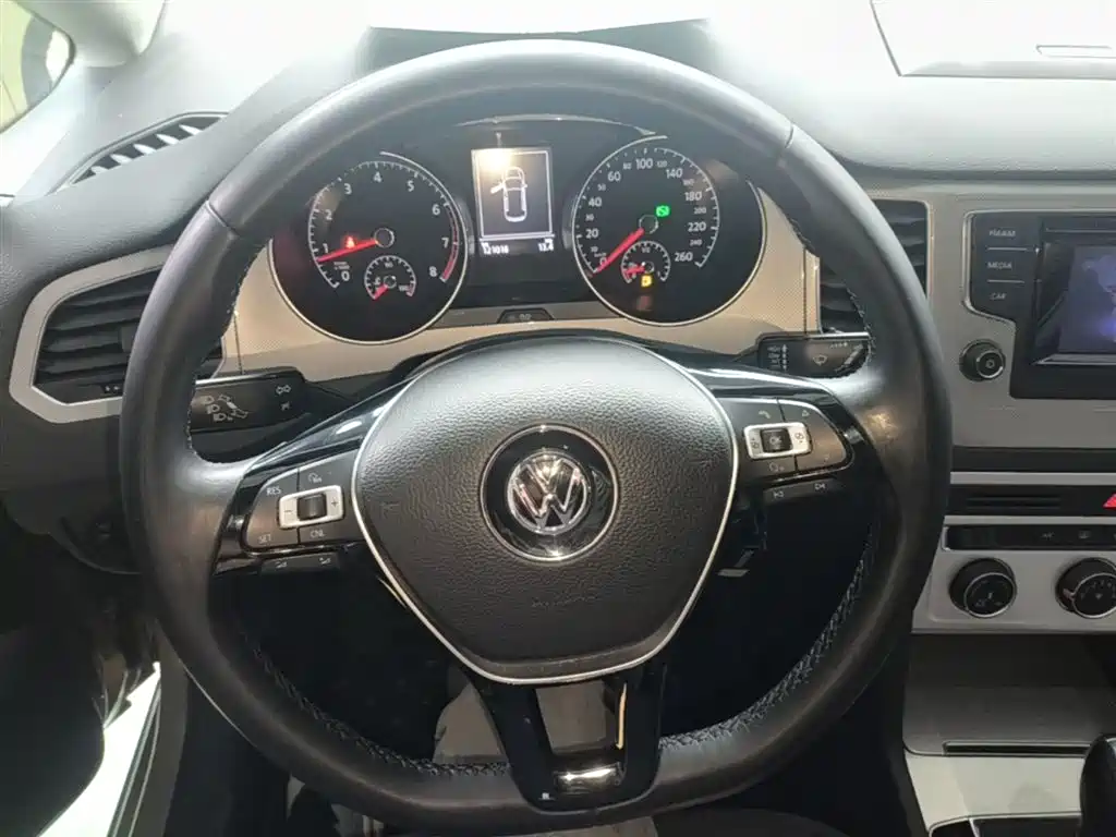 Volkswagen Golf Sportsvan 2016 230TSI Automatic Progressive фото 11