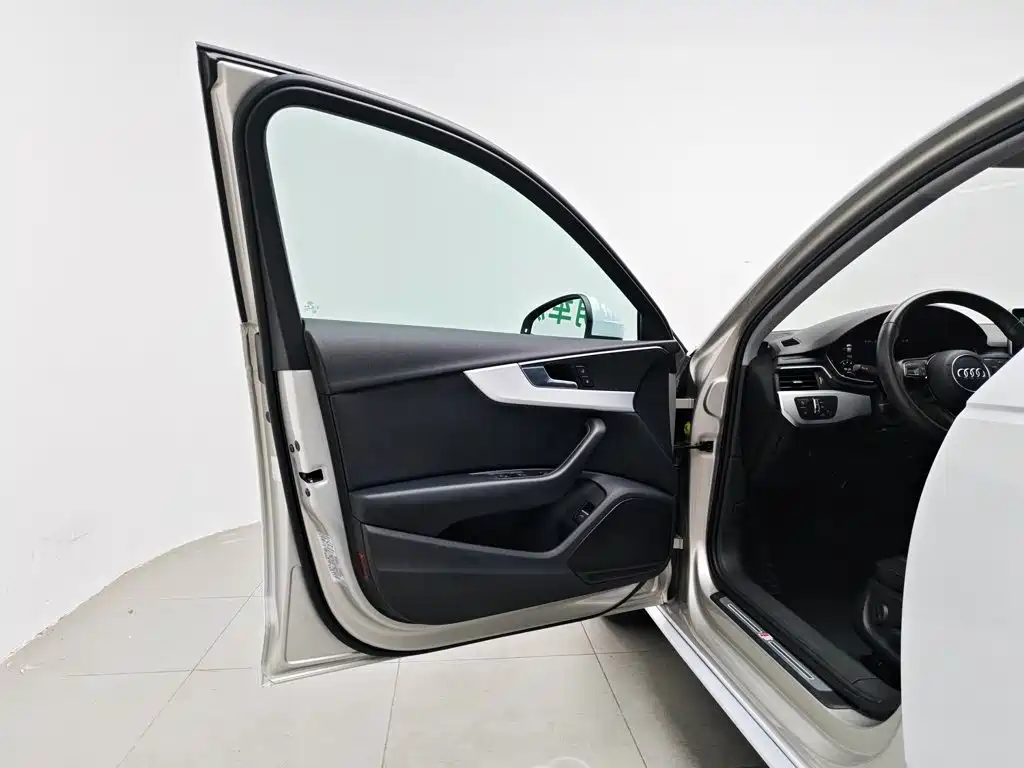 Фото 8 - Audi A4L
