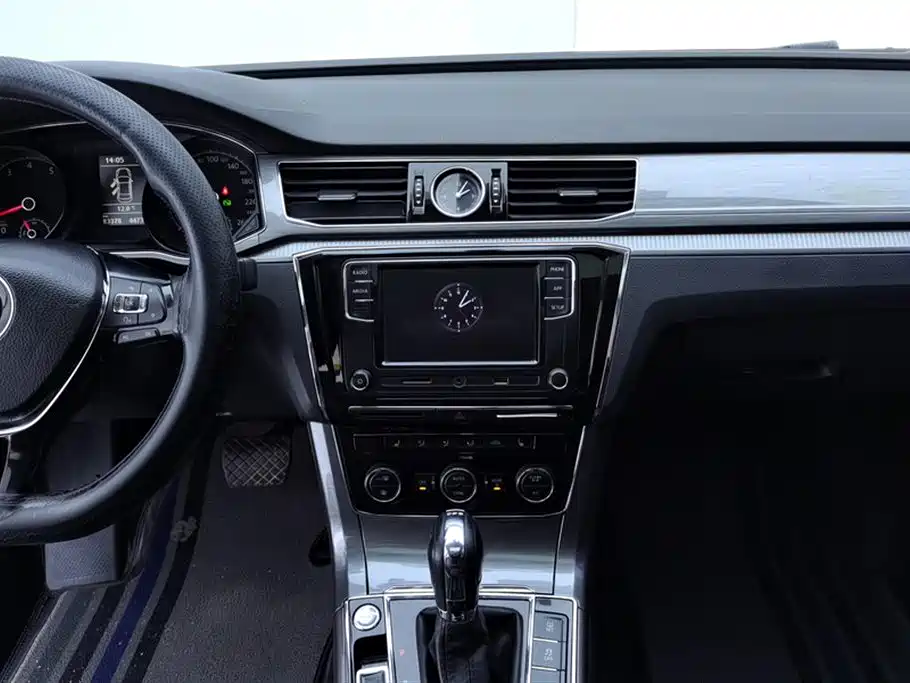 Volkswagen Passat 2017 330TSI DSG Prestige фото 13
