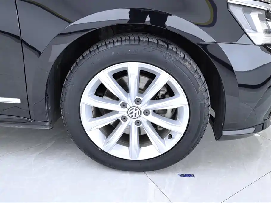 Volkswagen Passat 2017 330TSI DSG Prestige фото 6