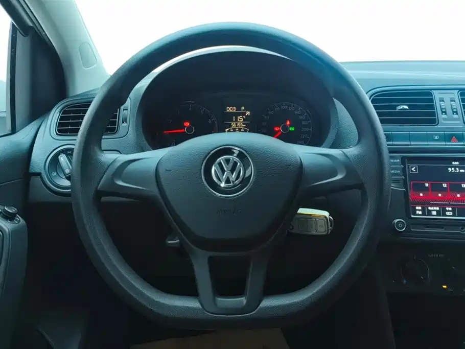 Volkswagen Polo 2018 1.5L Auto Safe Drive фото 15