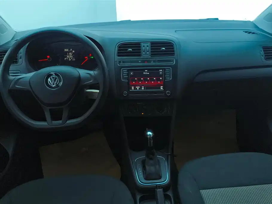 Volkswagen Polo 2018 1.5L Auto Safe Drive фото 12