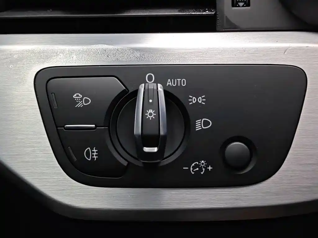 Фото 21 - Audi A4L