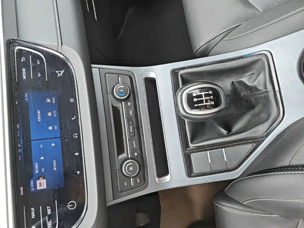 Фото 14 - Geely Emgrand