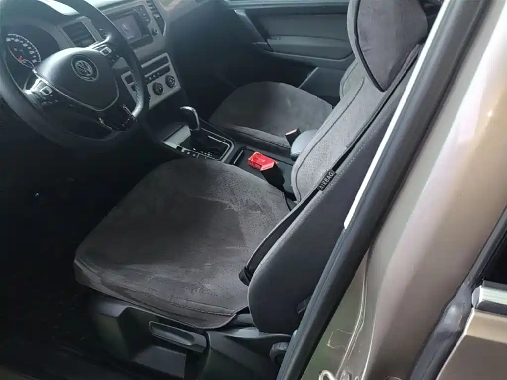 Volkswagen Golf Sportsvan 2016 230TSI Automatic Progressive фото 15